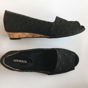 SOLD // Peep toe Aerosole flats